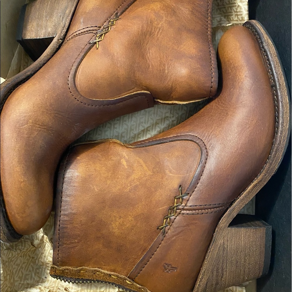 Frye Leslie Artisan in cognac leather 8.5
